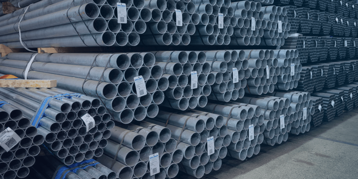 tubos galvanizados empilhados